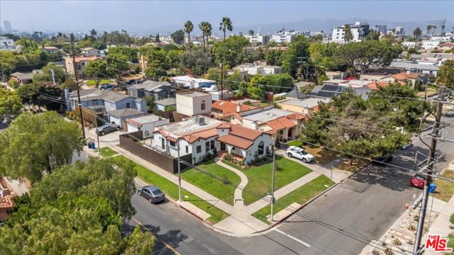 1663 S Ogden Drive, Los Angeles CA: https://media.crmls.org/mediaz/c0b38867-a9f2-4e3b-a608-a813d7d39088.jpg