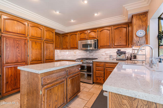 3578 Claridge Court, Simi Valley CA: https://media.crmls.org/mediaz/c0b3c931-3347-4520-bc94-66a09a87f67d.jpg