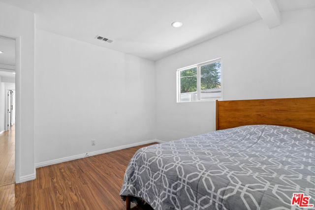 4949 San Feliciano Drive, Woodland Hills CA: https://media.crmls.org/mediaz/c0b3f273-21bd-4e9a-9011-5eb99efa2bcb.jpg