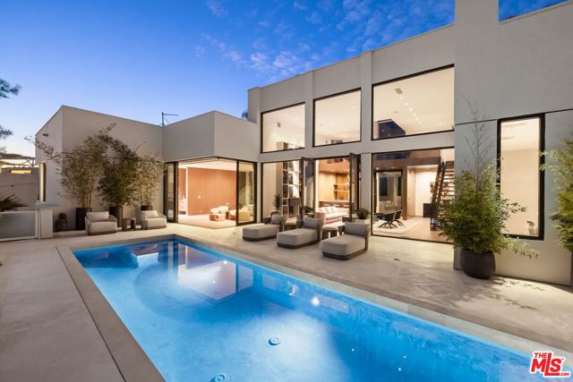 9405 Sierra Mar Place, Los Angeles CA: https://media.crmls.org/mediaz/c0b3f537-c5e8-4094-a387-910b6aa59bca.jpg