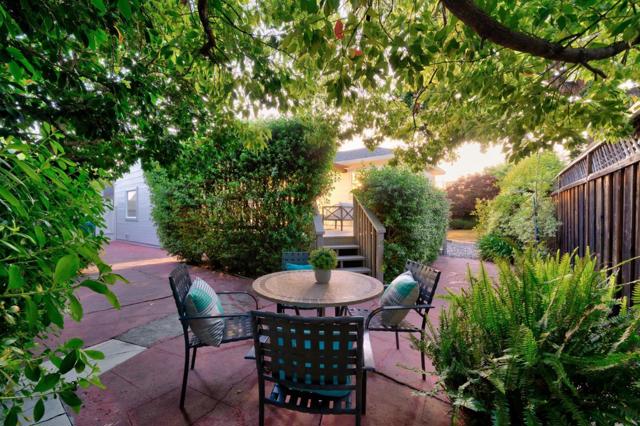 1405 Oakhurst Avenue, San Carlos CA: https://media.crmls.org/mediaz/c0b3ff41-2e10-442e-928f-211b3b6e4b0b.jpg