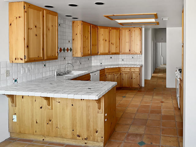 54670 Avenue Alvarado, La Quinta CA: https://media.crmls.org/mediaz/c0b40cc3-e403-4c8f-bdbb-7e1f6233fa98.jpg