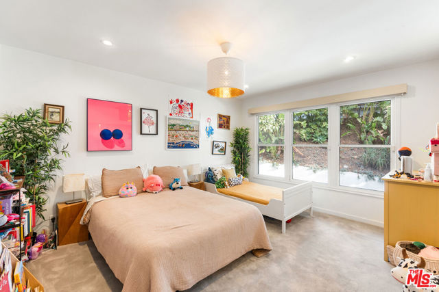 2316 Laurelmont Place, Los Angeles CA: https://media.crmls.org/mediaz/c0b4874c-644e-4d35-9f19-ef2bbd4ca914.jpg