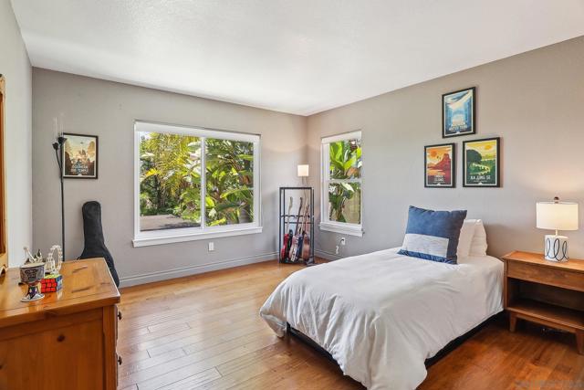4961 Concannon Ct, San Diego CA: https://media.crmls.org/mediaz/c0b4bc56-528e-4734-b849-ea21955f6446.jpg