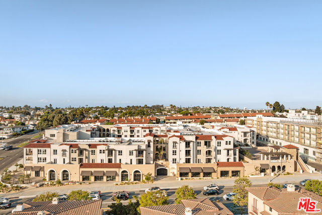 1700 S Pacific Coast Highway, Redondo Beach CA: https://media.crmls.org/mediaz/c0b4c358-12e9-4351-88b1-3c653ea862f6.jpg