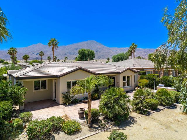 81220 Victoria Lane, La Quinta CA: https://media.crmls.org/mediaz/c0b4f354-9619-4a08-b8d5-1685e3a86977.jpg