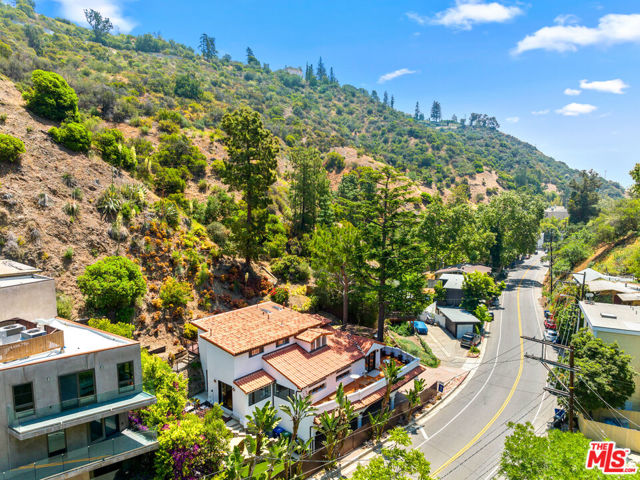 1508 N Beverly Glen Boulevard, Los Angeles CA: https://media.crmls.org/mediaz/c0b50d48-1d2e-4bab-9583-b4646c543619.jpg