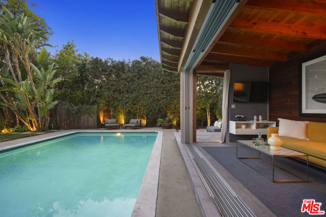 12815 Sarah Street, Studio City CA: https://media.crmls.org/mediaz/c0b58cda-0401-4362-8ee4-4d1e47d0a904.jpg