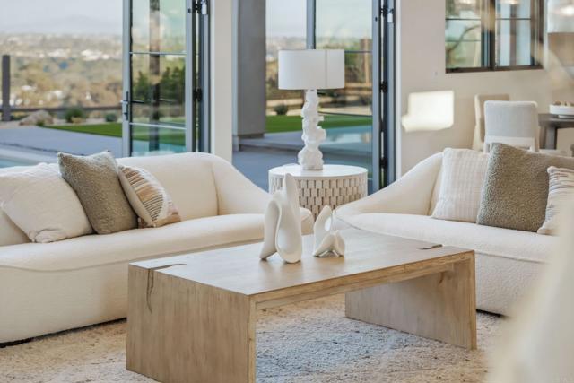 Detail Gallery Image 11 of 72 For 8341 La Jolla Scenic Dr, La Jolla,  CA 92037 - 5 Beds | 5/1 Baths