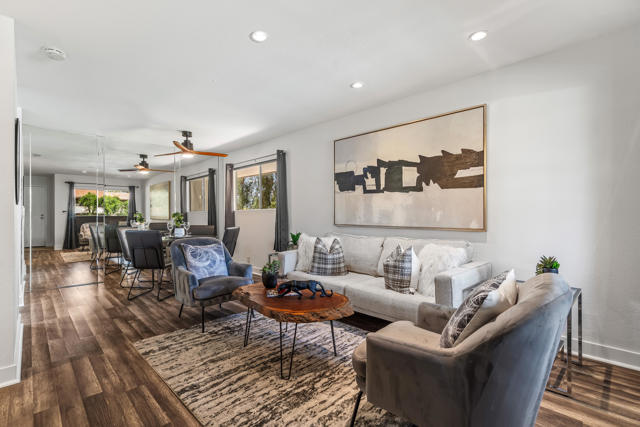 575 N Villa Court, Palm Springs CA: https://media.crmls.org/mediaz/c0b5e546-695e-4611-9689-a72c87e67e23.jpg