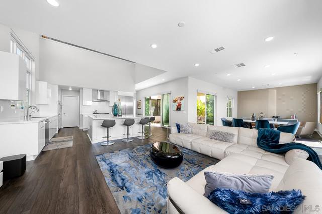 13722 Canyon Loop Trl, San Diego CA: https://media.crmls.org/mediaz/c0b62dec-38fe-4633-9832-69e089437d0d.jpg