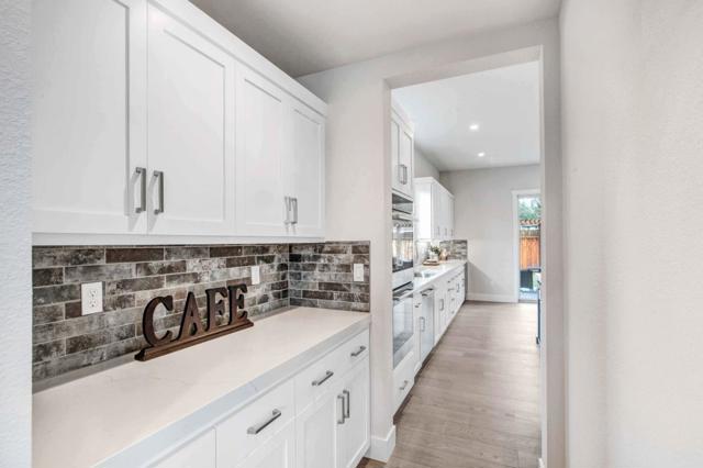 100 Waterstone Court, Napa CA: https://media.crmls.org/mediaz/c0b74730-dc27-441f-b25a-58b5c24ae81a.jpg