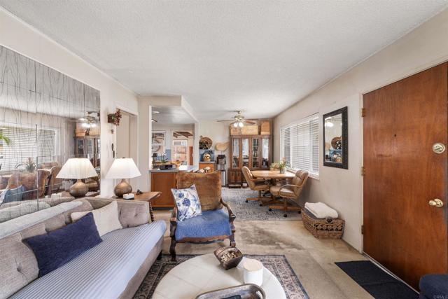 462 Carnation Avenue, Imperial Beach CA: https://media.crmls.org/mediaz/c0b78583-7e1f-417d-898a-f65234eefdf0.jpg