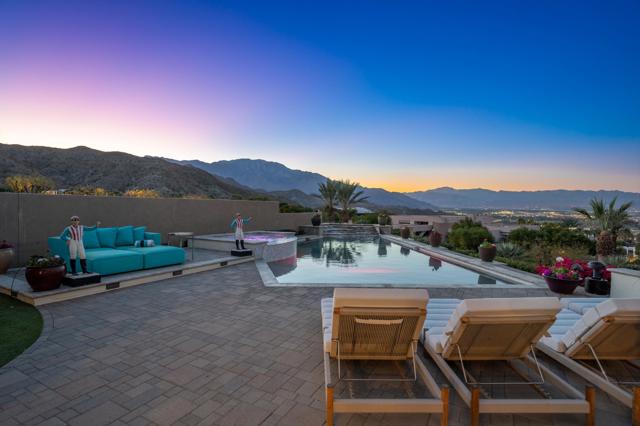 15 Buena Vista Court, Rancho Mirage CA: https://media.crmls.org/mediaz/c0b822a8-716e-48f0-b052-801e9ee21a08.jpg