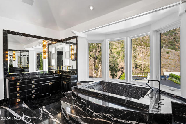 25665 Mulholland Highway, Calabasas CA: https://media.crmls.org/mediaz/c0b84ccc-c1be-4af2-af14-535db7883539.jpg