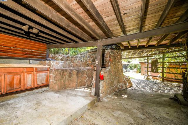 21 Red Rock Way, San Rafael CA: https://media.crmls.org/mediaz/c0b853bd-5d2c-429a-87ce-05d35d6fb044.jpg