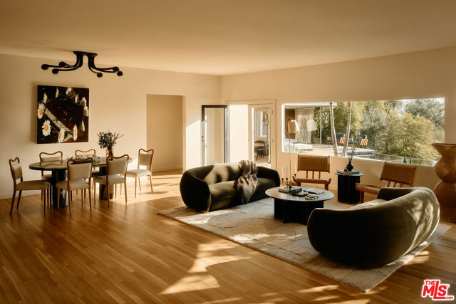 2250 El Contento Drive, Los Angeles CA: https://media.crmls.org/mediaz/c0b8a753-5140-42fd-b567-e9af7da8f64c.jpg