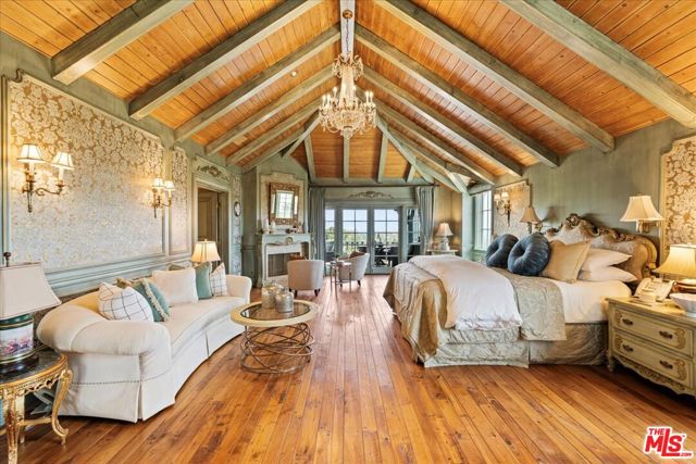 19000 Dorlon Drive, Tarzana CA: https://media.crmls.org/mediaz/c0b988d9-165f-4cc9-985d-d32a2ebffaa6.jpg