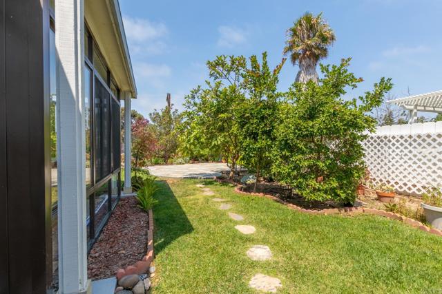 348 Avenida De Las Rosas, Encinitas CA: https://media.crmls.org/mediaz/c0b9d5e3-460a-46f3-b45c-4b17d2f9b724.jpg