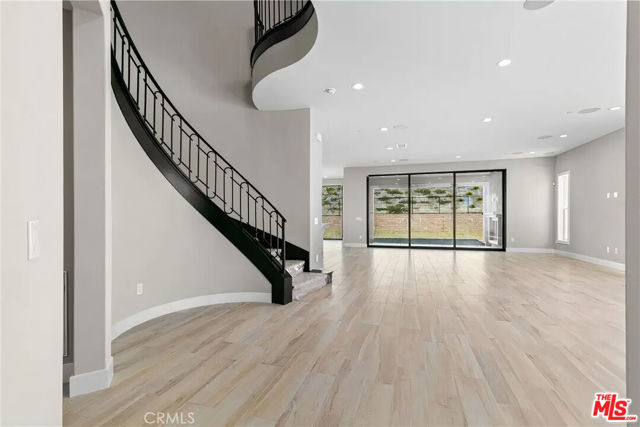 20517 W Deer Grass Court, Porter Ranch CA: https://media.crmls.org/mediaz/c0ba2aa7-df04-4e0e-a7ef-434f904130b2.jpg