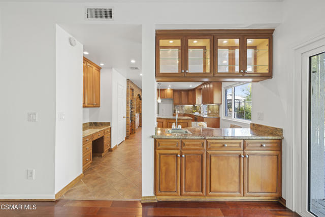 287 Golden Fern Court, Simi Valley CA: https://media.crmls.org/mediaz/c0baa84c-9917-4fe5-a73a-afe8cb872baa.jpg