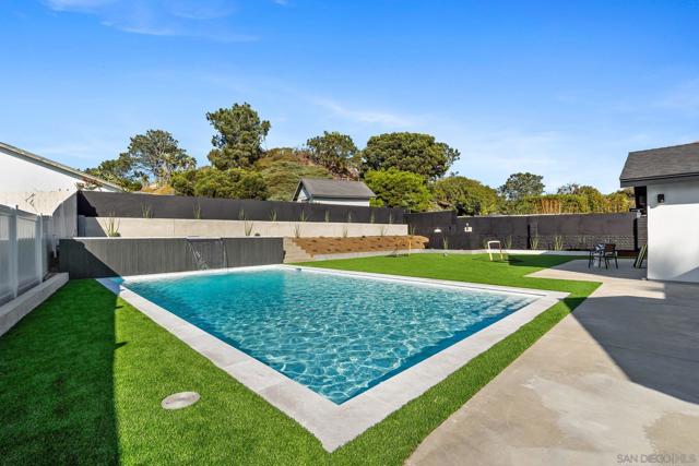 1110 Sea Village Dr, Cardiff by the Sea CA: https://media.crmls.org/mediaz/c0bae906-5c40-4832-8724-0af656b46db7.jpg