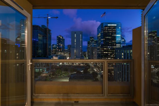 350 W Ash St, San Diego CA: https://media.crmls.org/mediaz/c0baf04f-6fa3-4a9e-a0b6-0bc4feaf022b.jpg