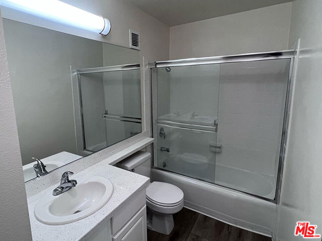 1431 Ocean Avenue, Santa Monica CA: https://media.crmls.org/mediaz/c0bb7939-c1a7-4953-a53c-43243ef720a3.jpg