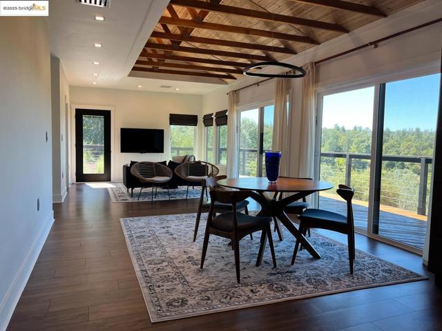 110 Duncan Hill RD, Auburn CA: https://media.crmls.org/mediaz/c0bb7bc0-a4d0-4d3f-ab1c-32b2e3ed03d9.jpg