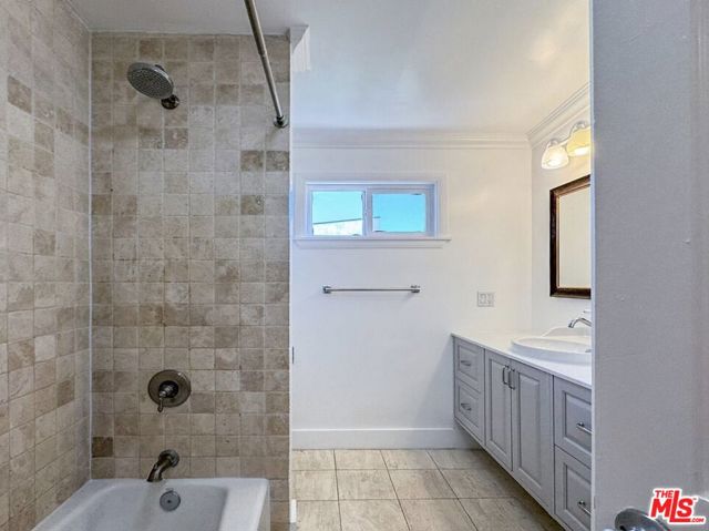 627 Westminster Avenue, 4 photo 6