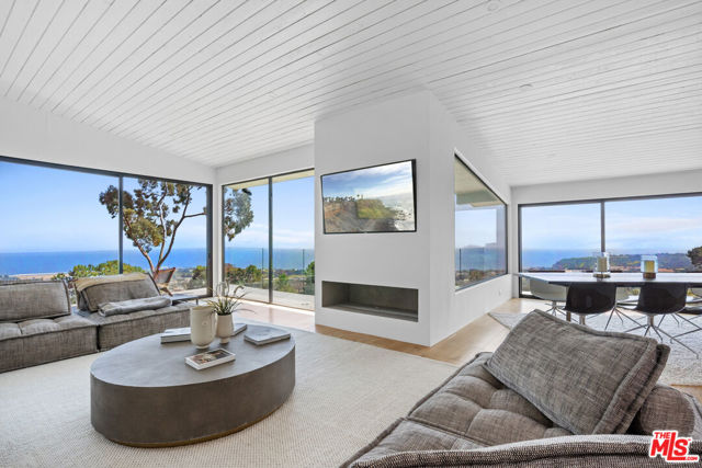 23812 Malibu Crest Drive, Malibu CA: https://media.crmls.org/mediaz/c0bc2fb4-0c77-40cd-acc4-44b9333c8e84.jpg
