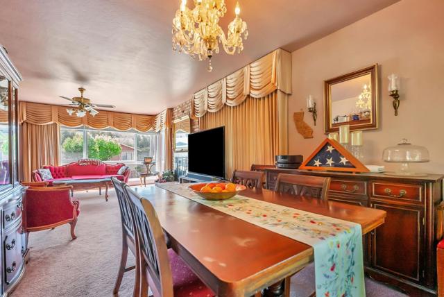 33 Woodcliff Court, Oakland CA: https://media.crmls.org/mediaz/c0bd7de7-9675-4d44-8473-23e80001fe79.jpg