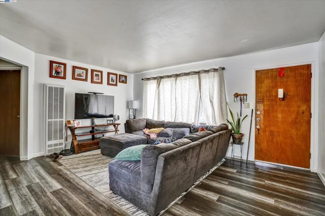 676 Berry Ave, Hayward CA: https://media.crmls.org/mediaz/c0be2b95-1b1c-4ed1-b6f1-4f119e16b15a.jpg