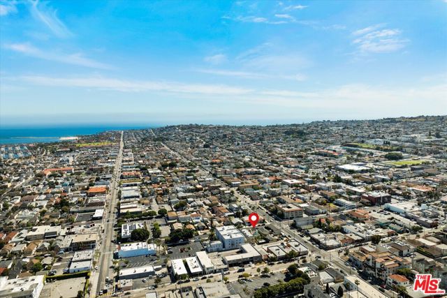 584 W 10th Street, San Pedro CA: https://media.crmls.org/mediaz/c0be51e8-fbf5-4381-8310-63e223fcb6b0.jpg