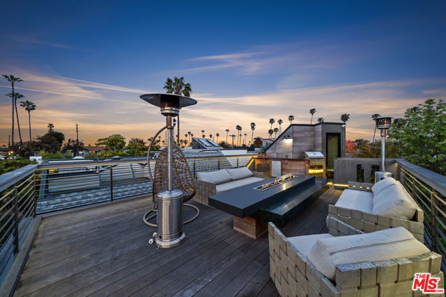 836 California Avenue, Venice CA: https://media.crmls.org/mediaz/c0be7238-5302-4ec0-ae2c-8a9ad6b823cc.jpg