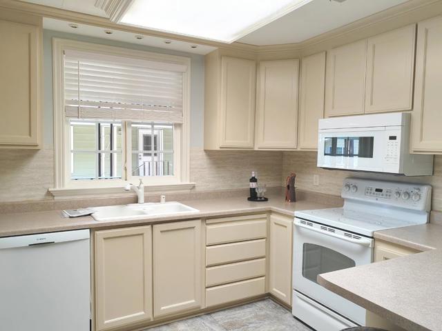 690 Persian Drive, Sunnyvale CA: https://media.crmls.org/mediaz/c0bf13b7-b21e-4a1e-83af-14873ac8c8c4.jpg
