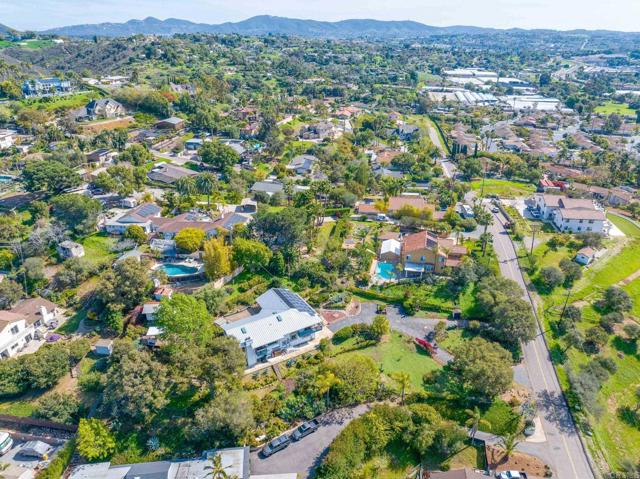 1628 Lone Oak Rd, Vista CA: https://media.crmls.org/mediaz/c0bf7162-36ff-4ec9-84be-2f1125778c7f.jpg