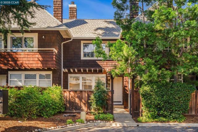 1354 Walden Rd, Walnut Creek CA: https://media.crmls.org/mediaz/c0bf77ce-b9c3-4dba-b492-403985f502a6.jpg