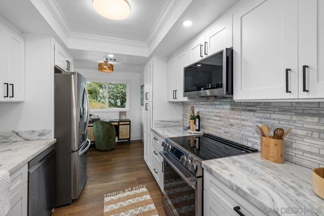 4732 Iroquois Ave, San Diego CA: https://media.crmls.org/mediaz/c0bfb1bb-b3df-4a75-879d-48447b39d86d.jpg