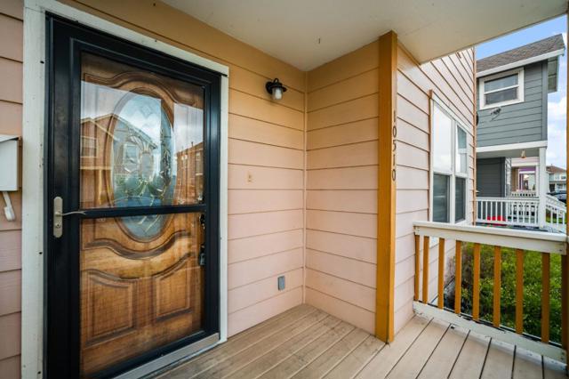 10510 East Court, Oakland CA: https://media.crmls.org/mediaz/c0bfe026-35f7-410f-b7ee-d064fbfd6837.jpg