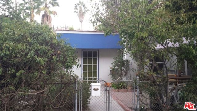 3754 Fredonia Drive, Los Angeles CA: https://media.crmls.org/mediaz/c0bfe8f6-e945-425f-b495-614374995f76.jpg