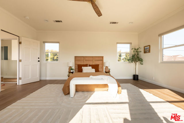 5018 Valleydale Avenue, Los Angeles CA: https://media.crmls.org/mediaz/c0c05cb7-cf43-4cf7-b056-b3dfca4e8cfa.jpg