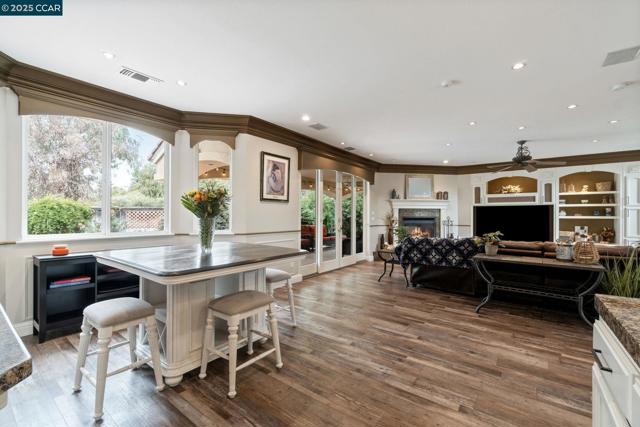 2550 E Jenny Ave, Fresno CA: https://media.crmls.org/mediaz/c0c0865b-1177-4a24-b3f5-9c9a568014c6.jpg