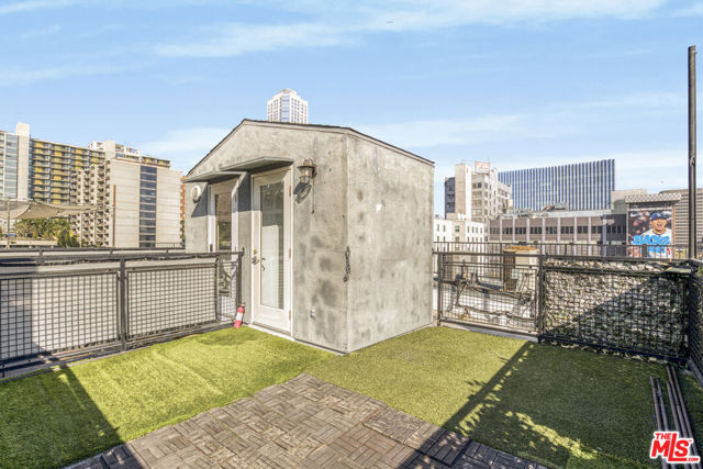 253 S Broadway, Los Angeles CA: https://media.crmls.org/mediaz/c0c0a393-5056-48e8-bd53-d6904de0c97d.jpg