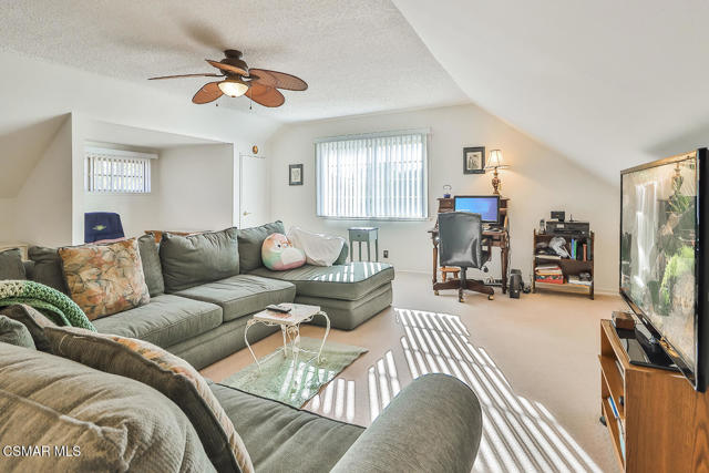 5260 Edgeware Drive, Calabasas CA: https://media.crmls.org/mediaz/c0c110b5-9a46-4e11-9990-a7f5ed5930d5.jpg