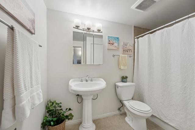 323 Monte Vista Avenue, Oakland CA: https://media.crmls.org/mediaz/c0c13ac3-2c15-43d9-9289-12faa45ca5c3.jpg