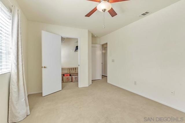43054 Manchester Ct, Temecula CA: https://media.crmls.org/mediaz/c0c17d2d-0dbf-4569-b96e-d6ab5bf8f92c.jpg