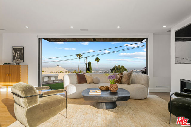 8021 Floral Avenue, Los Angeles CA: https://media.crmls.org/mediaz/c0c2434c-9106-4de4-8fd4-583b4498d290.jpg