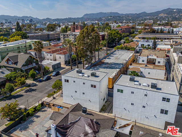 954 N Kingsley Drive, Los Angeles CA: https://media.crmls.org/mediaz/c0c24389-e03c-4238-a688-420e8135e24e.jpg