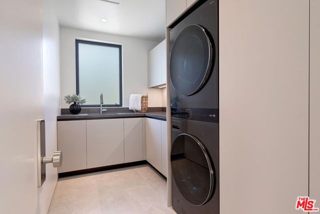 2831 Malcolm Avenue, Los Angeles CA: https://media.crmls.org/mediaz/c0c261da-29c2-4eb3-9782-e505fd4ffd58.jpg